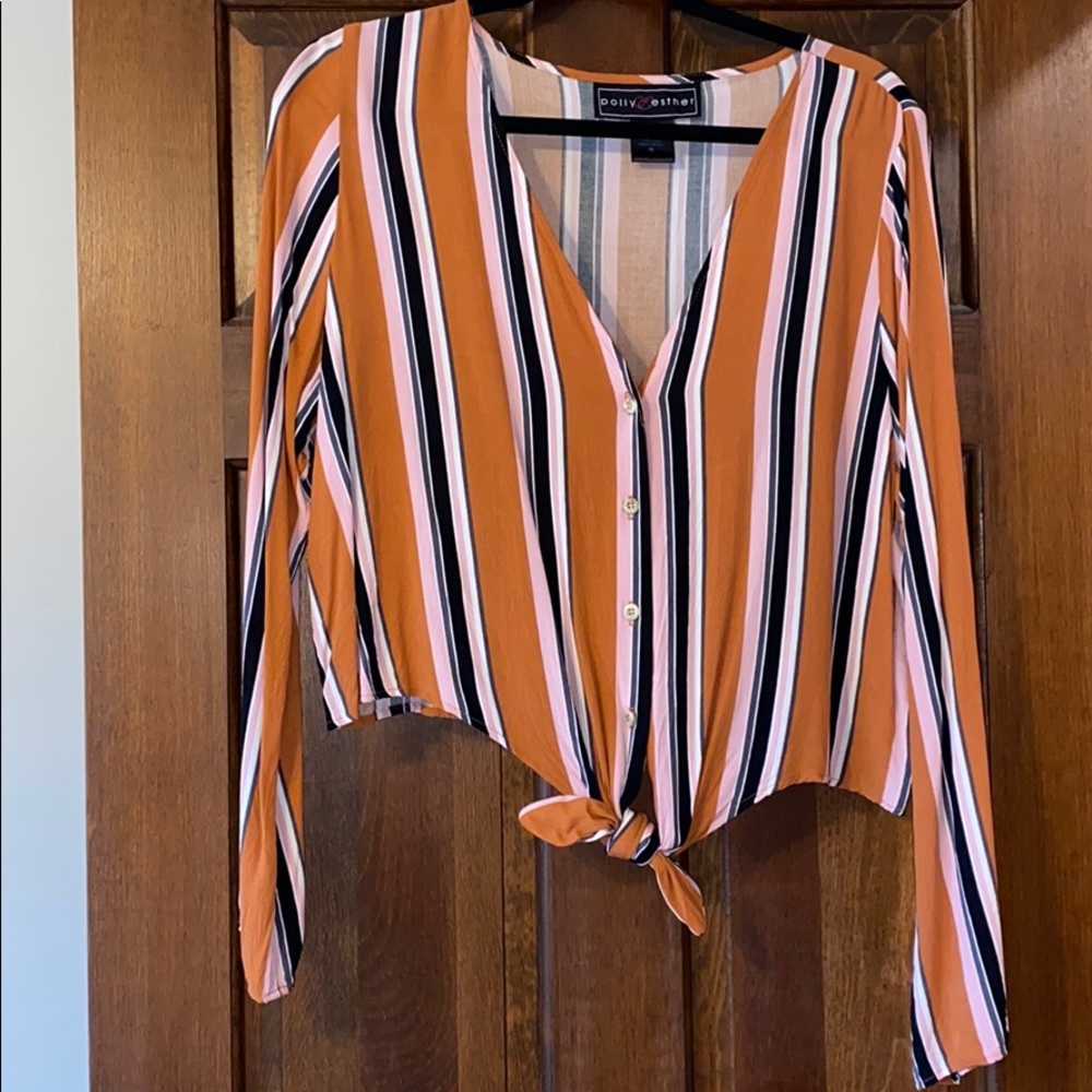 Long sleeve buttoned crop top